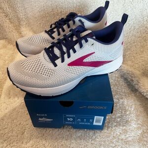 Brooks Revel 5 White and Pink Women's Sneakers